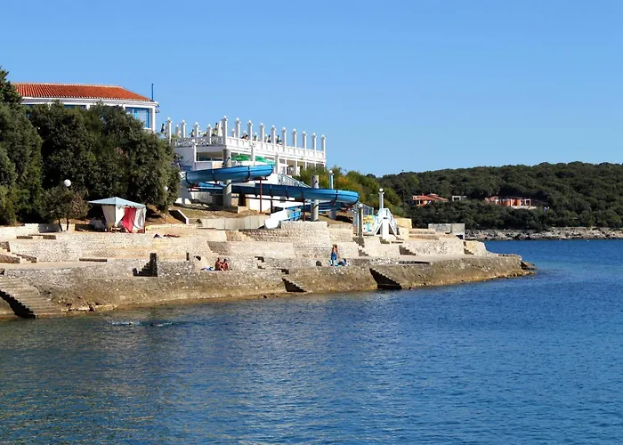 Apartman With Parking Space - 24245 Pula