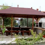 Apartmán With Parking Space - 24245 Pula